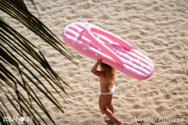Laura McWhinnie | This Island Life | Playtime on Waikiki Beach with Havaianas