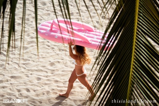 Laura McWhinnie | This Island Life | Playtime on Waikiki Beach with Havaianas