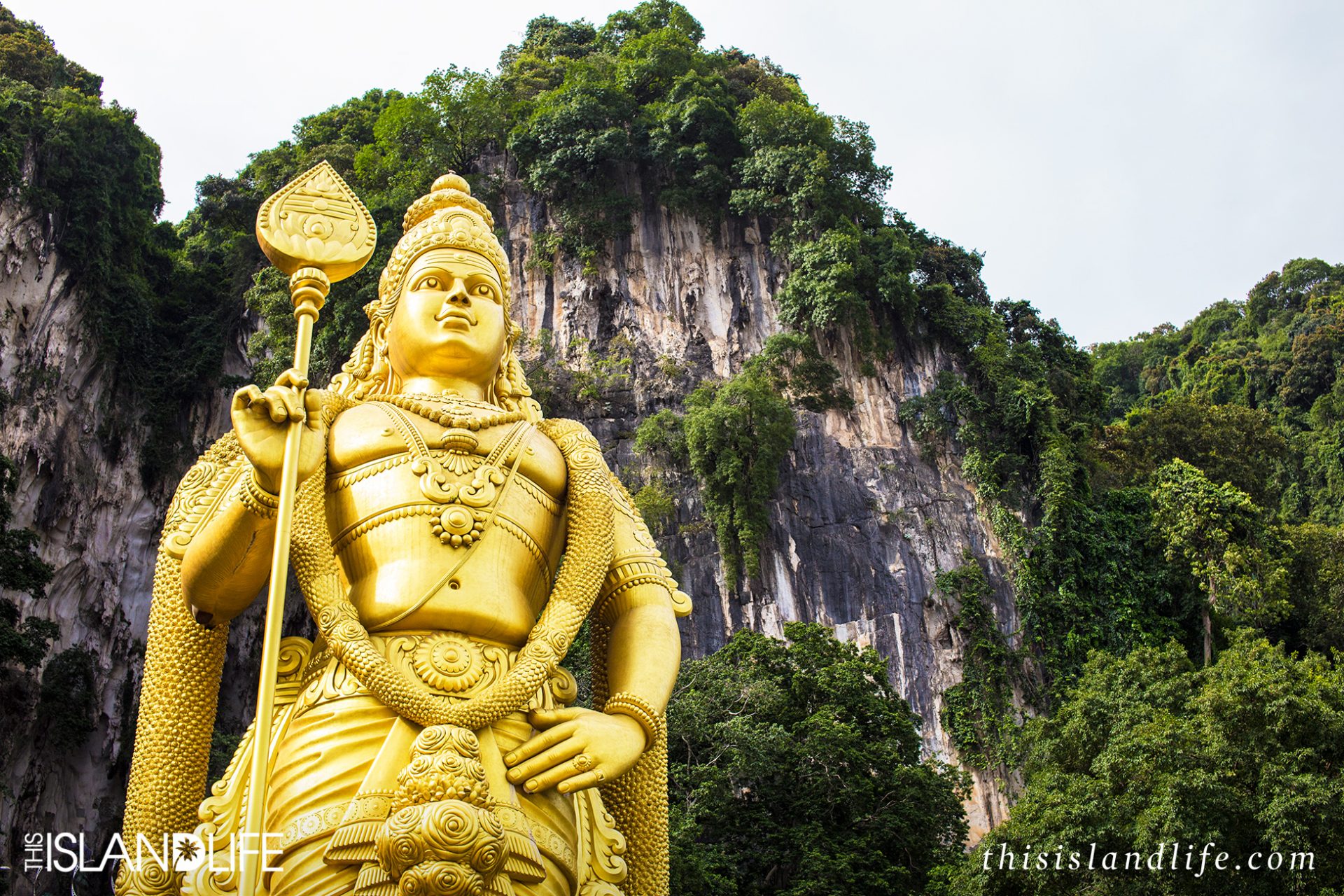 THIS ISLAND LIFE | Exploring the epic Batu Caves in Malaysia